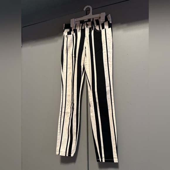 GUESS - Black & White Stripe Brittany Jegging (Size 24) - Picture 2 of 11